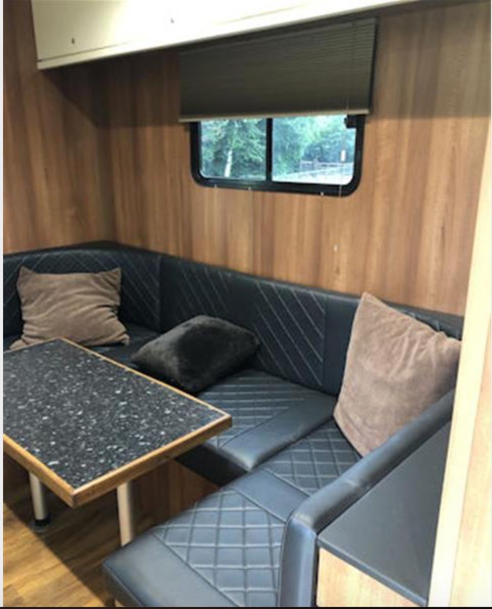 Cooke_Coach's tweet photo. Just Arrived In - Stunning 7.5t Euro Cargo finished in Range Rover Byron Blue. MEC 2018 conversion on 2013 13 Plate with only 43,000 miles from new. 
Partitioned for 2 horses
Tilt cab MOT 12 Months
Available to view by appointment at Cooke Coachbuilders in Crewe.
£37,995 no vat https://t.co/2enh7cupma