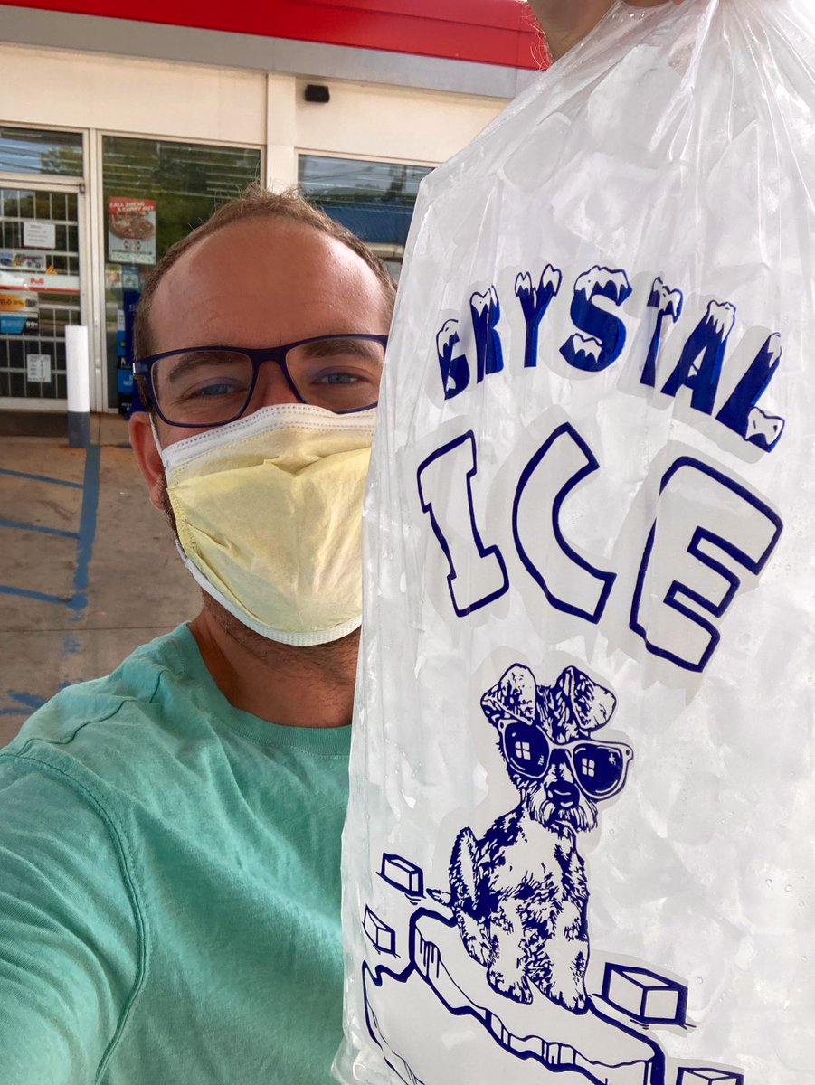 Matt_Kroschel's tweet image. It’s 5 o’clock somewhere, right? #poolpartyprep #KroschelGoesBama