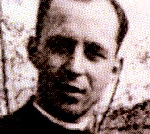 ANPIRomaPosti's tweet photo. Il #4settembre 1944 #DonEligioBortolotti fu invitato a presentarsi al Comando tedesco a #VillaZappalà, in #Querceto. Colà fu interrogato e arrestato dai nazifascisti,quindi trasferito a #VillaDaddi a #Calenzano, dove fu brutalmente torturato. Il giorno seguente fu fucilato. https://t.co/b0QTxO25iD