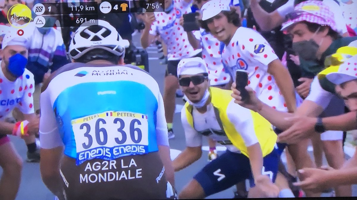 Afgelopen week een uur in de wachtrij gehangen om #PSV tegen Fortuna te mogen zien spelen met een beperkt aantal mede supporters. Vol verbazing kijk ik naar de tour. #Corona #COVID19 #Tour2020