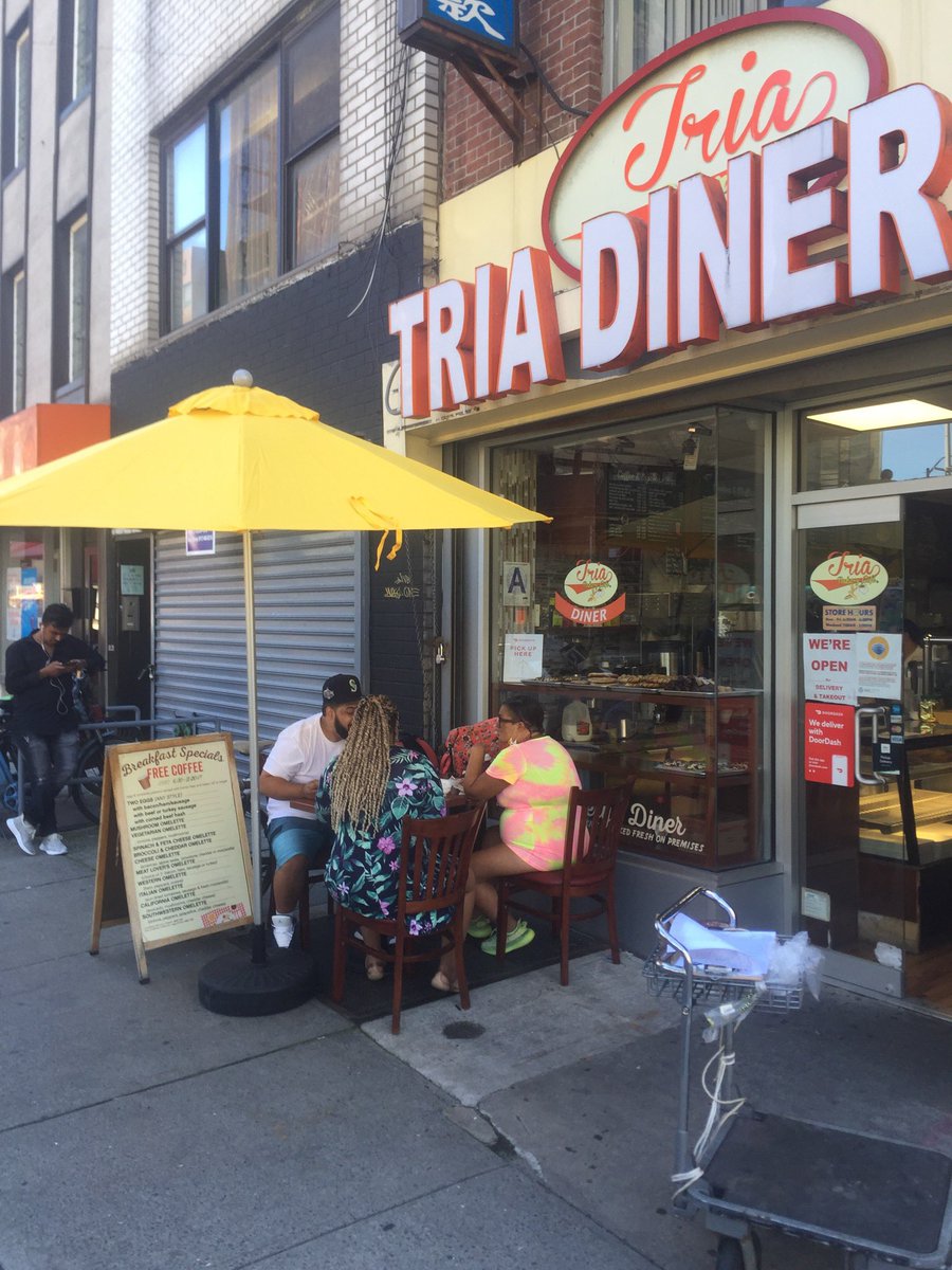ChinatownNYC's tweet photo. Enjoy breakfast, lunch &amp; pastries at Tria Diner, 22 Chatham Sq. #dineinchinatown #supportchinatown #triadiner #chathamsquare #kimlausquare #chinatown #chinatownnyc #diner #bakery https://t.co/bvmldhLA3f