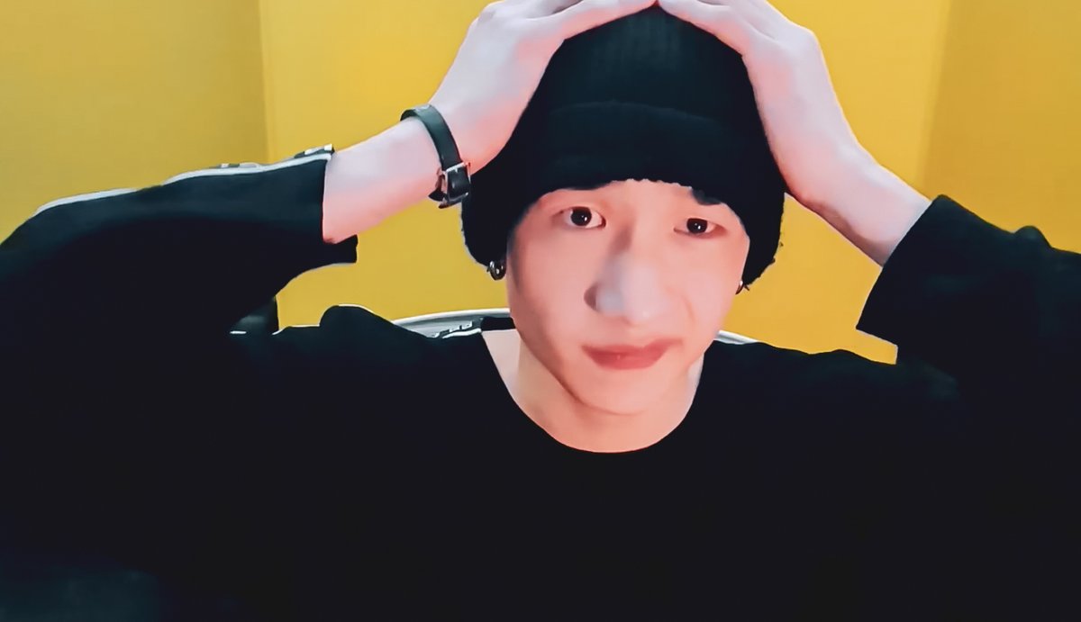 skzshots's tweet photo. chan's vlive 🌙 https://t.co/OLPh5Rwla0