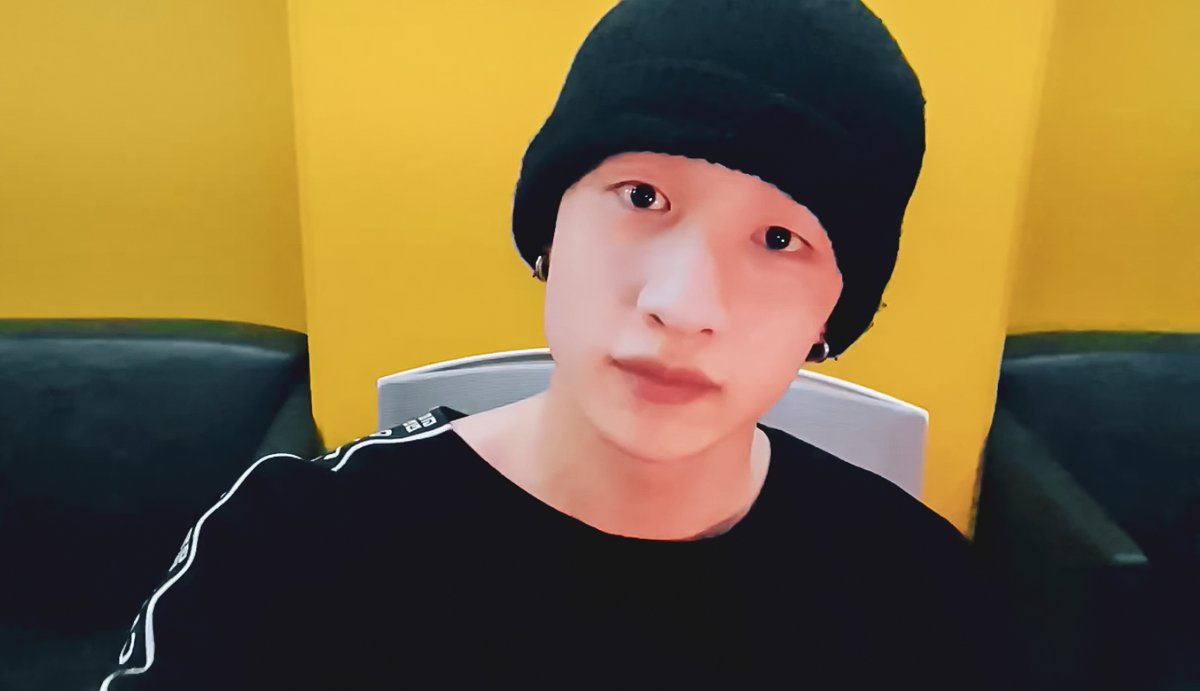 skzshots's tweet photo. chan's vlive 🌙 https://t.co/OLPh5Rwla0