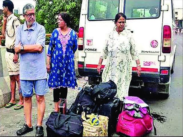 DogawithINC's tweet photo. @SushilModi enjoying sushashan of NDA government in last year's Bihar flood
#5Baje5Minutes #LessonToBJP #BiharBole_RozgarDo @srinivasiyc @GauravPandhi https://t.co/t6Hc0EWsWm
