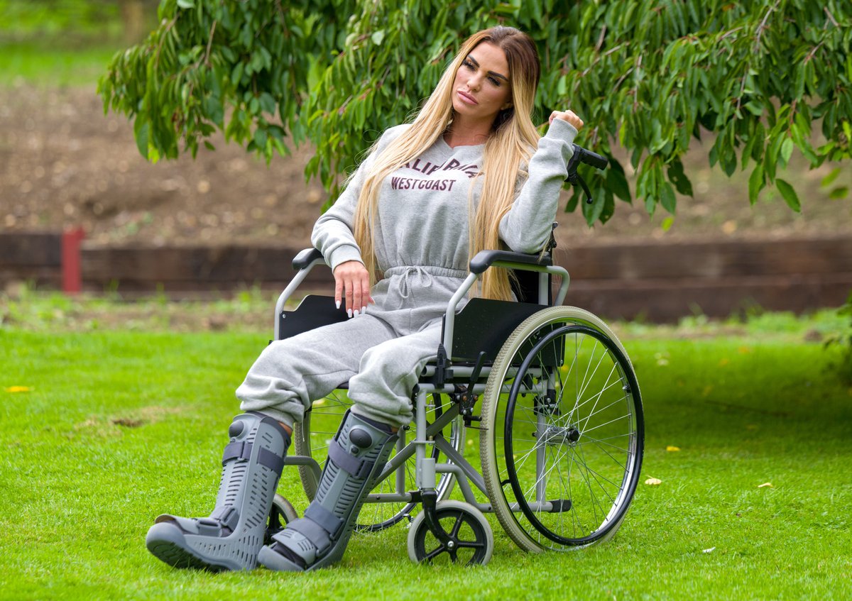 Katie Price tweet media