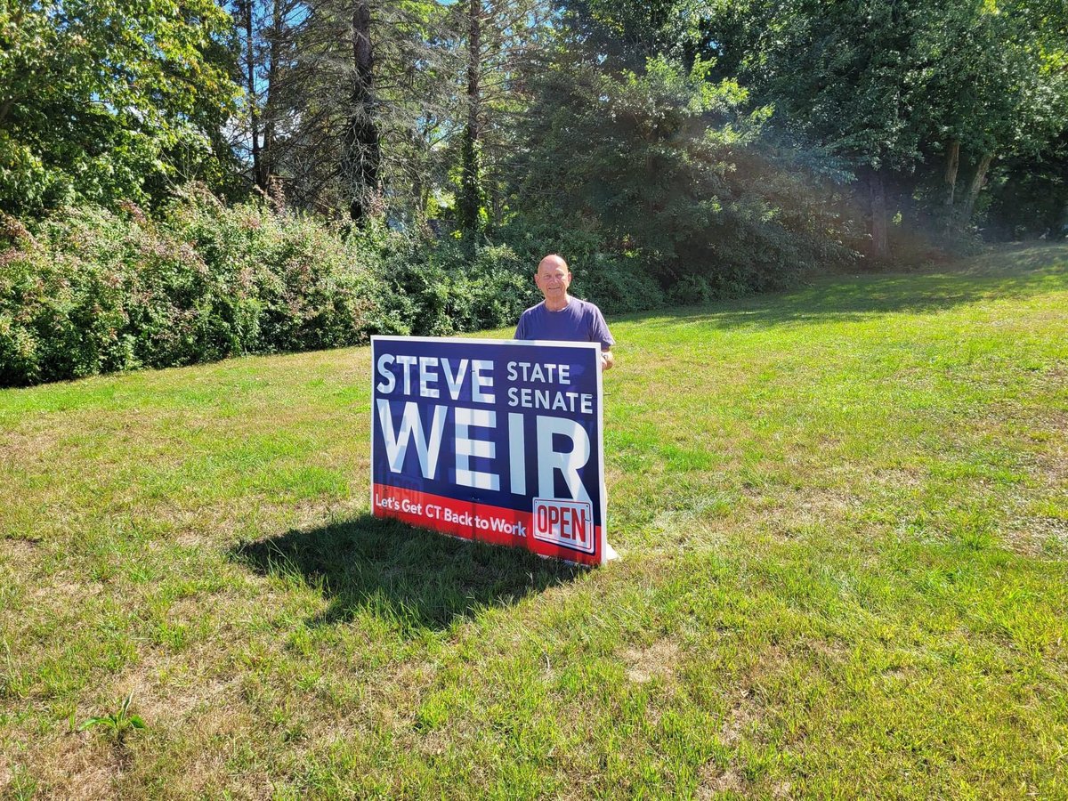 SteveWeirForCT's tweet photo. This is Jack.  Jack knows good signs.  Jack wanted a big sign and he got one!  If you want to be like Jack, contact the campaign at: alex@steveweirforct.com or message us and request your sign (regular size or big) #getctbacktowork https://t.co/NBh3czbttZ