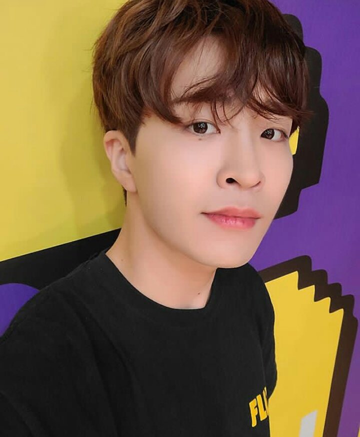 -Vía Instagram-

Ya tengo fecha para la próxima invitación! De grupo femenino y serían las chicas de Blackpink! Espero verlas el próximo viernes 

-Sunshine 🌙