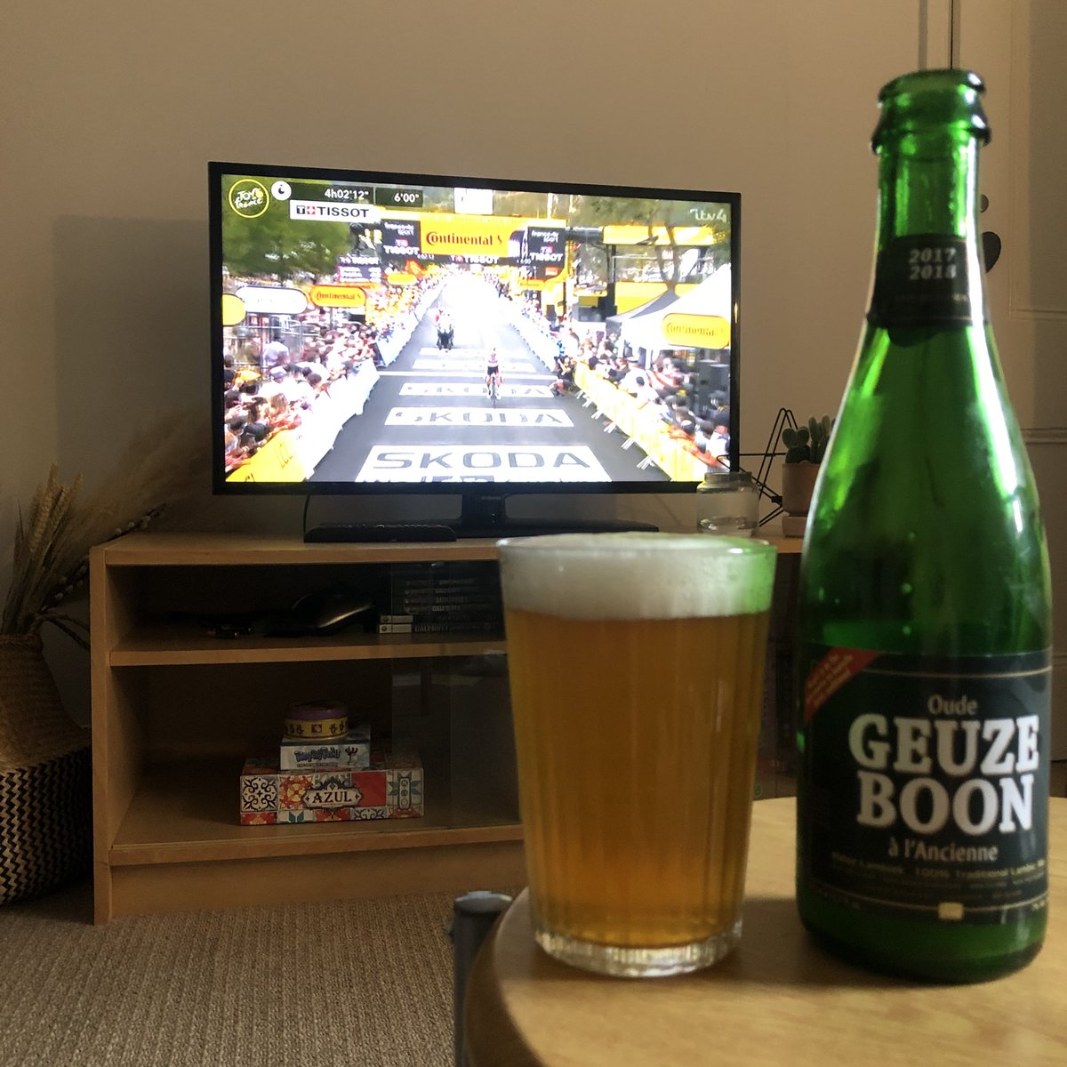 lanternrougeNCL's tweet photo. What a stage, what a fight!

Final beer of the stage, the Champagne Finish.

Probably the most consistent gueze beer in the world and always worthy of a celebration

Gueze Boon 7% https://t.co/vojJLJ5aQl