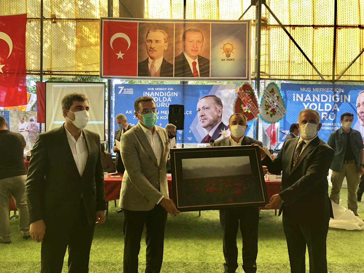 Bakanımız, Malatya Milletvekilimiz Sayın <a href="/bulenttufenkci/">Bülent Tüfenkci</a> ve Siirt Milletvekilimiz Sayın <a href="/osman_oren/">Osman Ören</a>’in katılımı ile Partimizin Merkez İlçe Kongresini birlik ve kardeşlik içerisinde gerçekleştirdik. İlimize ve partimize hayırlı olmasını diliyor, tüm teşkilatımıza teşekkür ediyorum