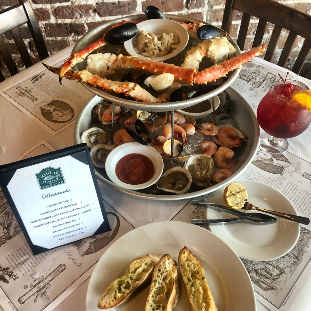 sav_riverhouse's tweet photo. Weekends were made for celebrating! 
Treat yourself this Labor Day Weekend to one of our delicious Seafood Towers😍
•
•
#Seafoodtower #KingCrab #oysters #mussells #shrimp #weekends #laborday #saturdayvibes #riverstreet #savannah #dinner https://t.co/0X8xP8Dby4