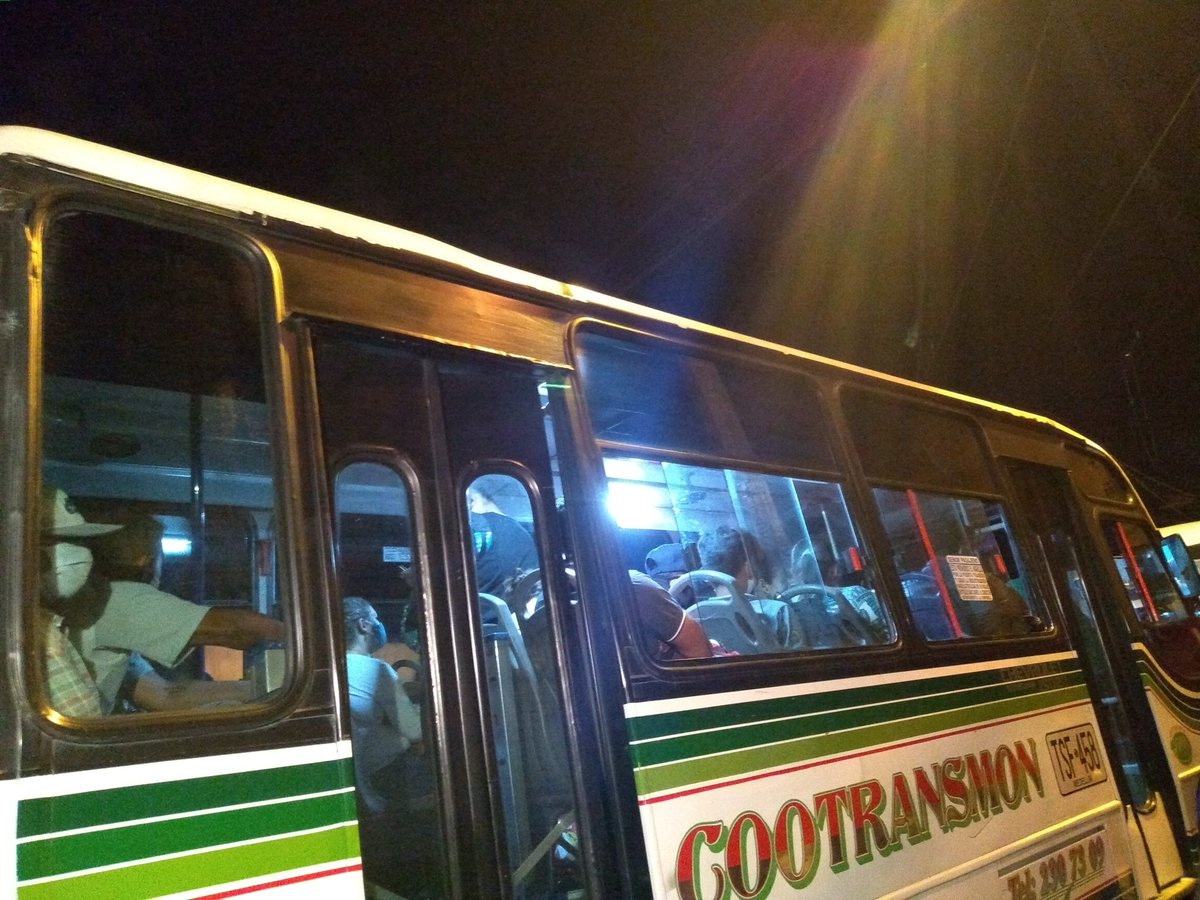 Germanchavarria's tweet photo. Apreciado @QuinteroCalle tener estable o tendencias a la baja, con buses repletos de peronas con ganas de llegar a casa, será muy difícil. @sttmed @CadenaGaitan deberan trabajar mas en esto.

@davalho https://t.co/XijnUOcmKD