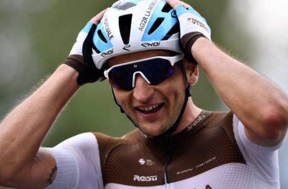 elchiringuitotv's tweet photo. 👏🇫🇷 "Valentía de PETERS en el DESCENSO de BALÉS que se salda con TRIUNFO.

🇸🇮💫 Valentía de POGACAR que recupera 39". Hoy ganaron los VALIENTES. #TDF2020

💪🇪🇸 Mención especial  para @Carlos_Verona. Combatividad y presencia en carrera para @Movistar_Team"

 ✍🏻 Por @jesusguevarab https://t.co/j688gy9wIp