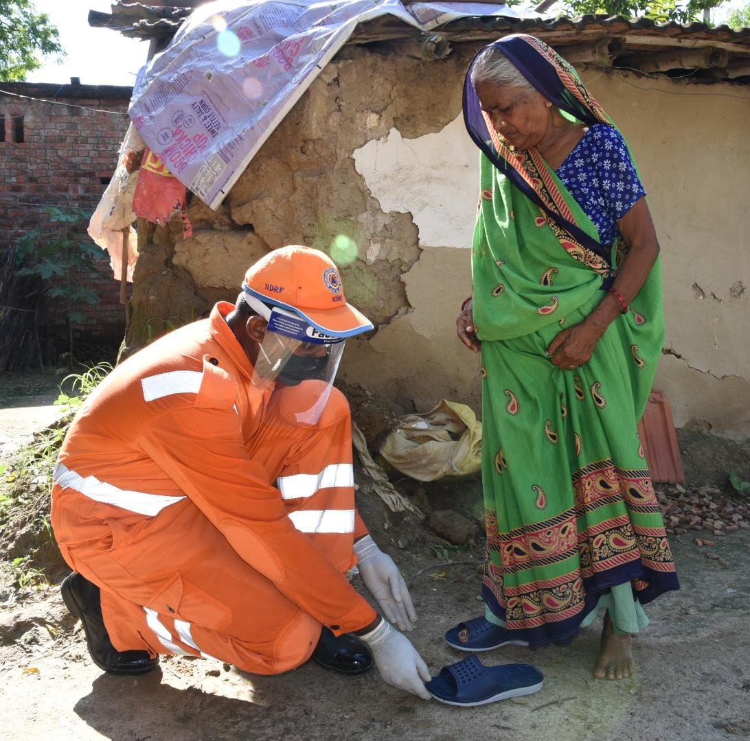 For past 5 months, I’ve learnt new lessons of life.
New definitions of patriotism, power to help and humility from NATIONAL DISASTER RESPONSE FORCE (NDRF) 
From serving millions around country with their commitment, I salute @satyaprad1 & team on #TeachersDay🙏🏼
#NDRFHelpingHands