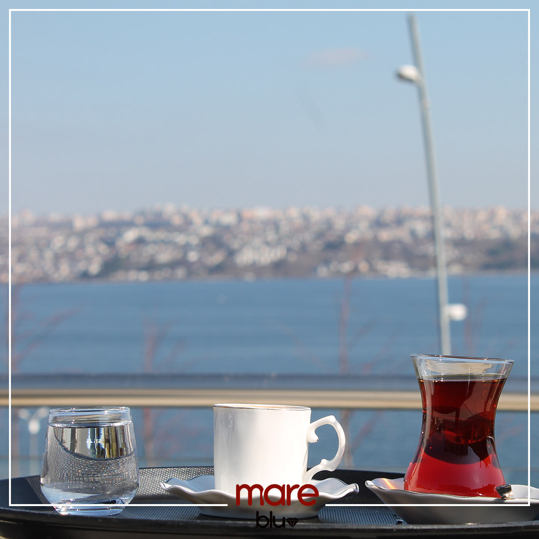 mareblu_cafe's tweet photo. Biz yenilendik🤗 Sosyal mesafeye uygun açık ve kapalı alanlarımızı yeniden düzenledik. İçiniz rahat bir şekilde, yemek yerken veya çayınızı kahvenizi yudumlarken gün batımını seyredebilirsiniz.

#mareblu #çay #beylikdüzü #akşamyemeği #mimarsinan #mimaroba #büyükçekmece #silivri https://t.co/cxnFSHcvYk