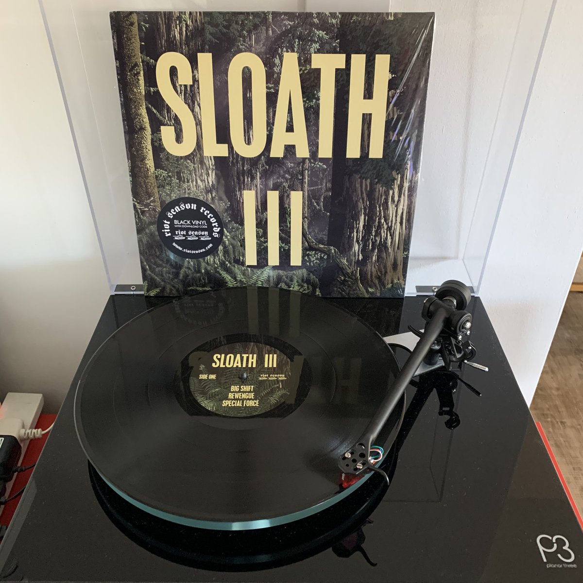 RealRockShow's tweet photo. This new one from Sloath keeps on urging you to turn each side over and over again. Amazing. #keepitreal #Sloath #SloathIII #vinyljunkie #newmusic @riotseasonrecs https://t.co/ojxLPofxOu