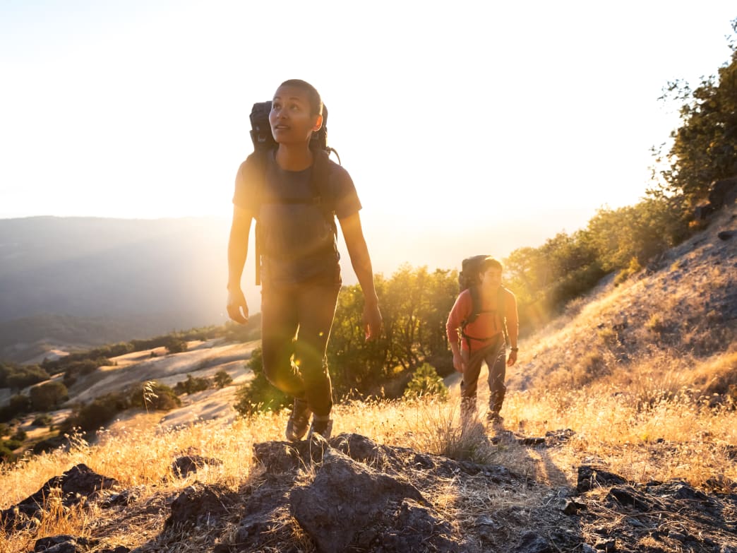 When you're out hiking or backpacking, the right gear can be the difference between a great adventure and a blister-ridden, sweat-soaked nightmare. Here is a head-to-toe primer on how to feel comfortable and confident on the trail. https://t.co/xwbiyH4MvQ https://t.co/C3x9YjVi9P