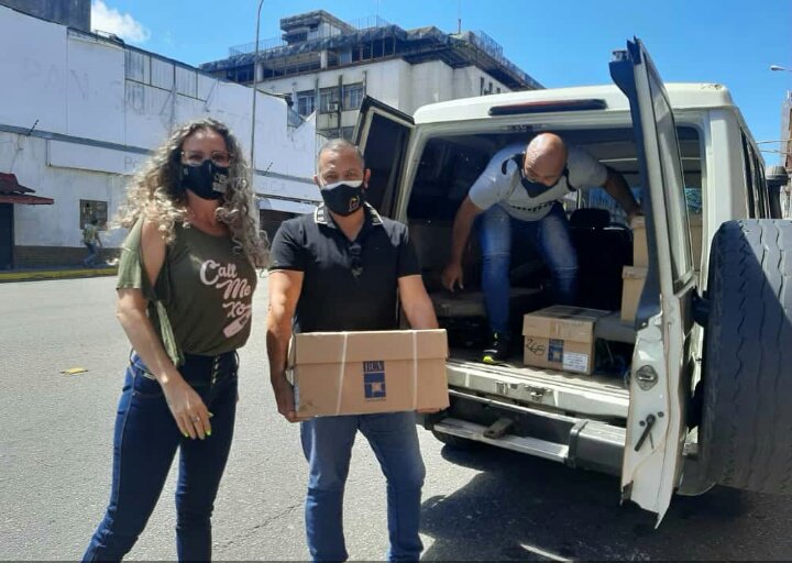 charlychaves's tweet photo. Gracias al apoyo del Comandante @FreddyBernal y al Comisario Verde, hoy llegan a @ZonaEducTachira los formatos de los títulos, los cuales serán entregados la próxima semana a las instituciones de Media General y Media Técnica
#PatriaProductiva
@psuvaristobulo
@MPPEDUCACION https://t.co/r5t39j9u9B