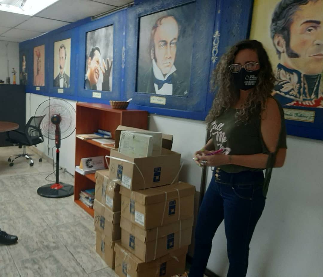 charlychaves's tweet photo. Gracias al apoyo del Comandante @FreddyBernal y al Comisario Verde, hoy llegan a @ZonaEducTachira los formatos de los títulos, los cuales serán entregados la próxima semana a las instituciones de Media General y Media Técnica
#PatriaProductiva
@psuvaristobulo
@MPPEDUCACION https://t.co/r5t39j9u9B