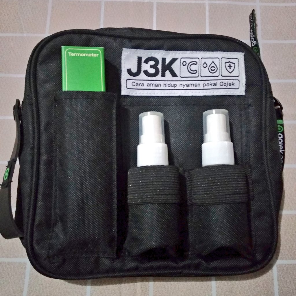 GojekOnTwitt's tweet photo. Dear @gojekindonesia , semoga apa yang sudah kalian berikan jangan sampai putus ditengah jalan...
Perbanyak #J3KBag dan stock masker lagi yaa...
Kami tak mau kena virus COVID-19 dan menularkannya ke orang2 yang kita cinta, ke teman, bahkan ke customer...
Semoga ๐ https://t.co/iHlUFYEN0c