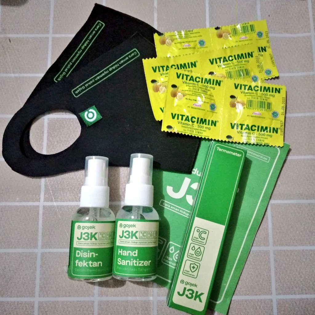 GojekOnTwitt's tweet photo. Dear @gojekindonesia , semoga apa yang sudah kalian berikan jangan sampai putus ditengah jalan...
Perbanyak #J3KBag dan stock masker lagi yaa...
Kami tak mau kena virus COVID-19 dan menularkannya ke orang2 yang kita cinta, ke teman, bahkan ke customer...
Semoga ๐ https://t.co/iHlUFYEN0c