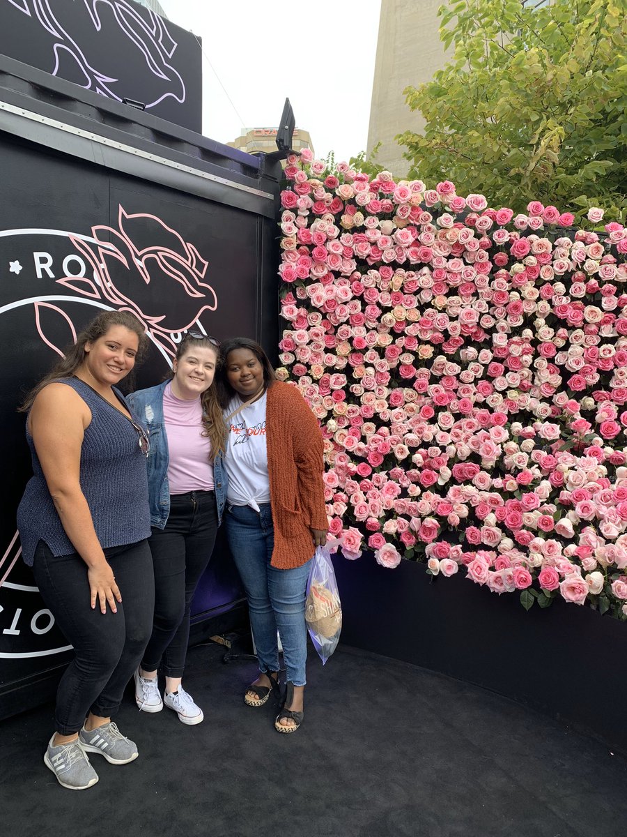 Bgrad22's tweet image. A year ago today nearly all of Stan Twitter were in Toronto for Shawn’s Roger’s Stadium show. Let that sink in 🤧 miss it