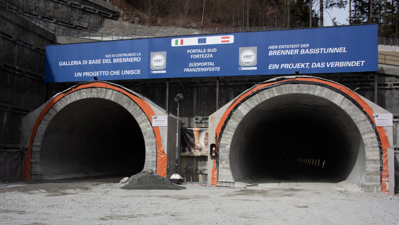 11/ The Brenner Tunnel will be the queen of Alpine tunnels in 2028: the tunnel itself is 55km, but it goes up to 79km of continuous tunnel considering the Innsbruck bypass in the north and the Brixen approach tunnel in the south, making it the longest continuous rail tunnel