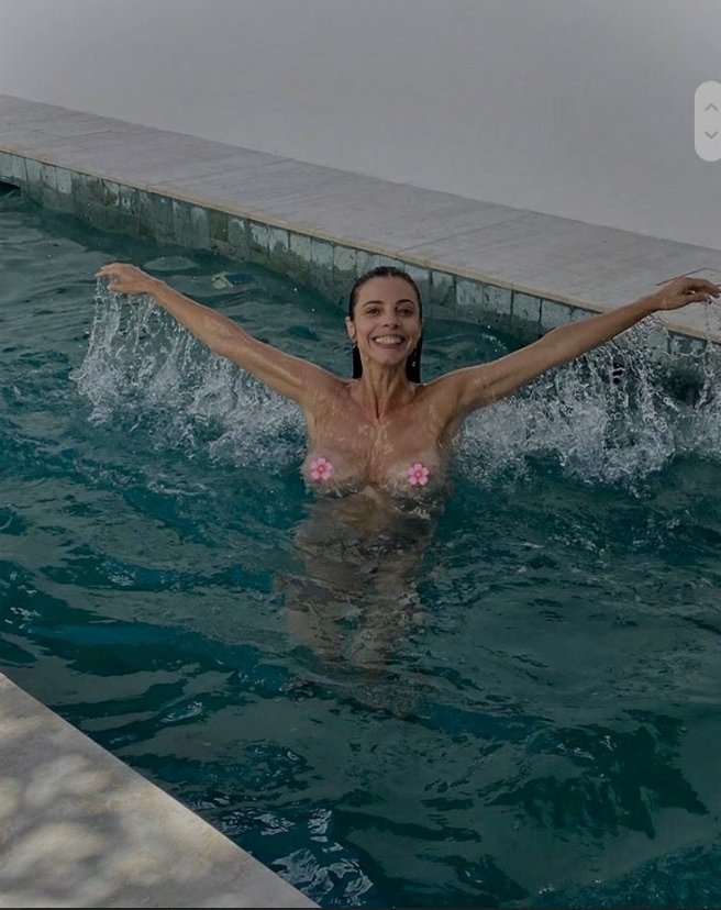 Maribel Verdú revoluciona las redes al despedirse del verano con un desnudo vanitatis.elconfidencial.com/famosos/2020-0… vía <a href="/vanitatis/">Vanitatis</a>