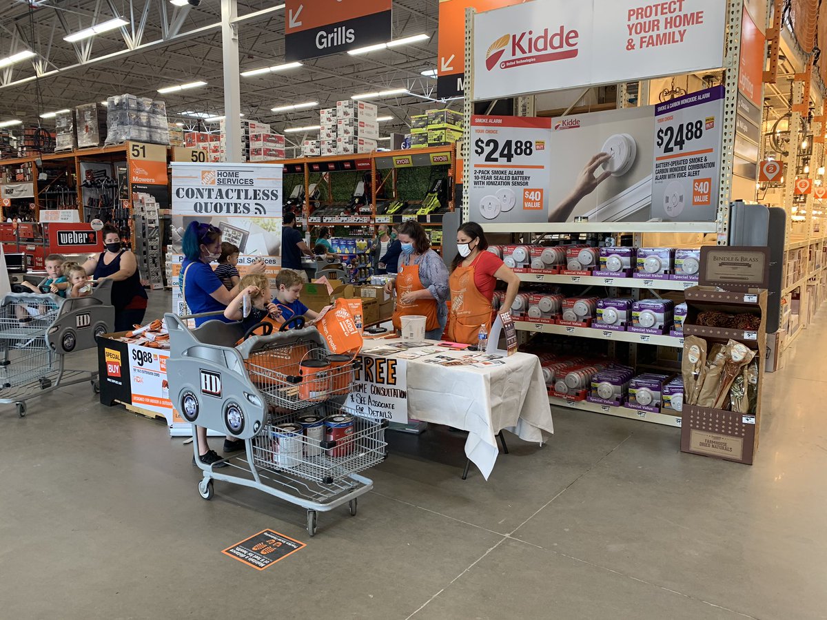 jose_a_herrera's tweet photo. 6575 Bastrop driving leads and handing out kids workshop kits this Labor Day weekend. #bigbadbastrop #winwithservices   @AccAreta @BecPattersonHD @ericbernal01 @dallinhd6575 @DRCatATX https://t.co/PBdA9Gb6Nn
