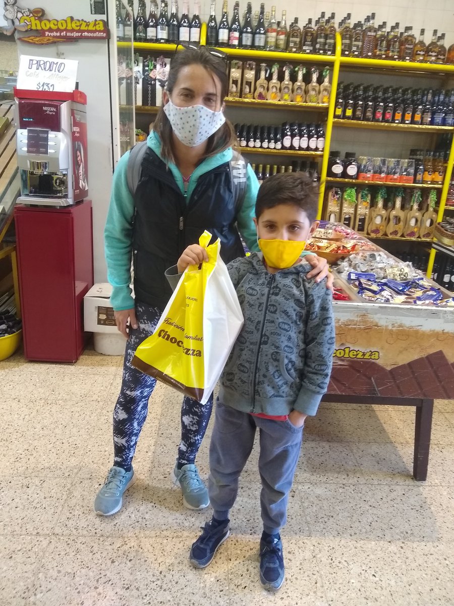 soletenzi's tweet photo. @AndresGabrielli #laconversa
#radionihuil #chocolezza.
Con el premio.. ! https://t.co/pG8OU2tnV8