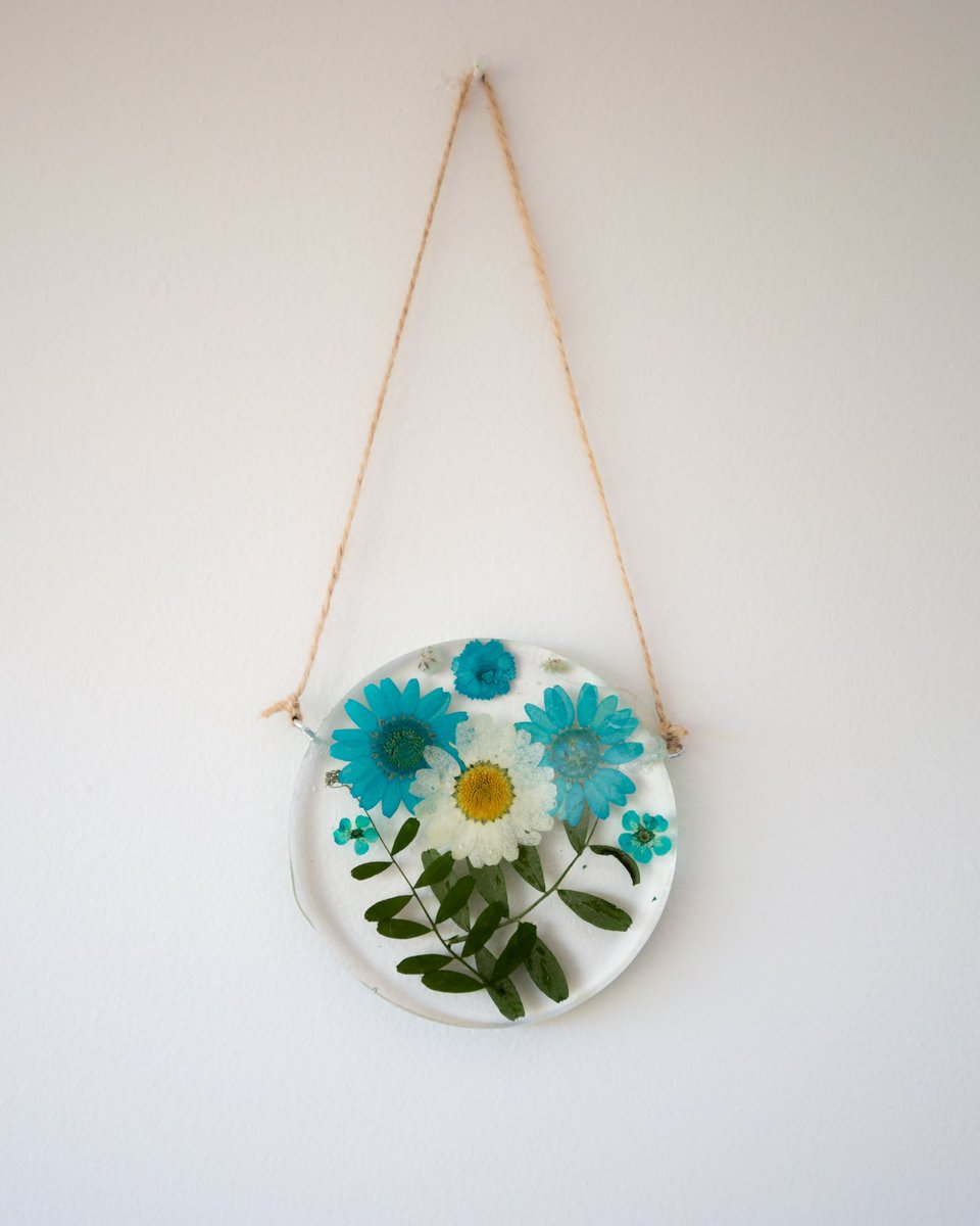 jascrochets's tweet photo. @AstralEscapeArt Hey! 🌸 I’m Jasmin and I’m a resin artist from the Bay Area. I’m a fine arts grad student who’s loves making art everyday! 

Fun fact, I wanted to be a marine biologist before being an artist! 

Check out my Etsy shop https://t.co/yR0Dg9T9ra and use code “TWITTER” for 20% off! https://t.co/qMI8ACRnT0
