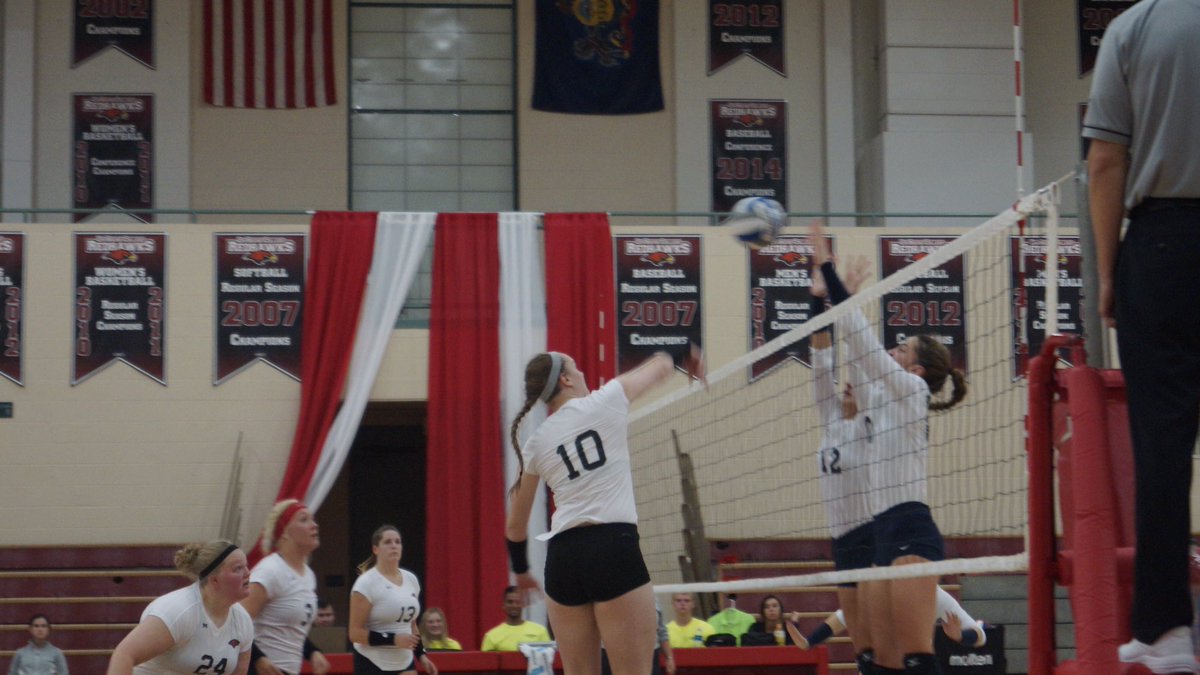 LaRocheRedhawks's tweet photo. OTD in La Roche history (Sept. 5, 2017), Anna Dietz tallied a career-high 13 kills with a .360 hitting % to lead the Redhawks to a 3-1 victory over Waynesburg. After losing the first set 27-25, the Redhawks rallied to win the next three. #RedhawksRewind ⏪ 🏐 https://t.co/ItiG988bpv