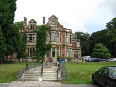 ParryEira's tweet photo. Joyce Grove in Nettlebed would make a perfect Pig hotel in the Chilterns @RobinHutson .... beautiful building, 27 acre estate, lots of outbuildings... and it’s for sale! #hotel #architecture #Fleming #estate #Chilterns #Nettlebed #local #jobs https://t.co/tjPuJmTOVZ