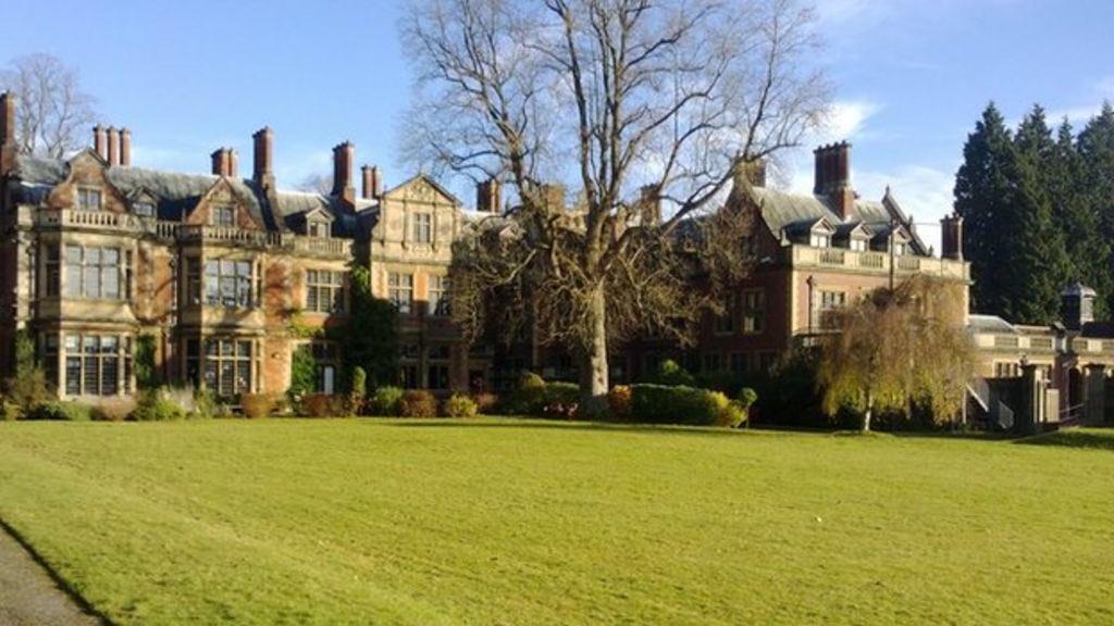 ParryEira's tweet photo. Joyce Grove in Nettlebed would make a perfect Pig hotel in the Chilterns @RobinHutson .... beautiful building, 27 acre estate, lots of outbuildings... and it’s for sale! #hotel #architecture #Fleming #estate #Chilterns #Nettlebed #local #jobs https://t.co/tjPuJmTOVZ