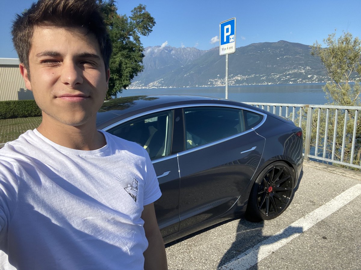 Grüße mit Tesliii aus Italien
