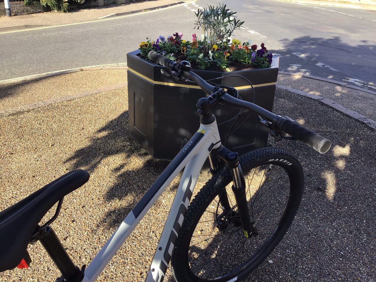 howardscycles's tweet photo. We love the colour of this all new 2021 #GiantBicycles Talon 2 29”  “Concrete” #mountainbike #lovecycling #familycycling #getfit #wymondham https://t.co/t6coofKjlA