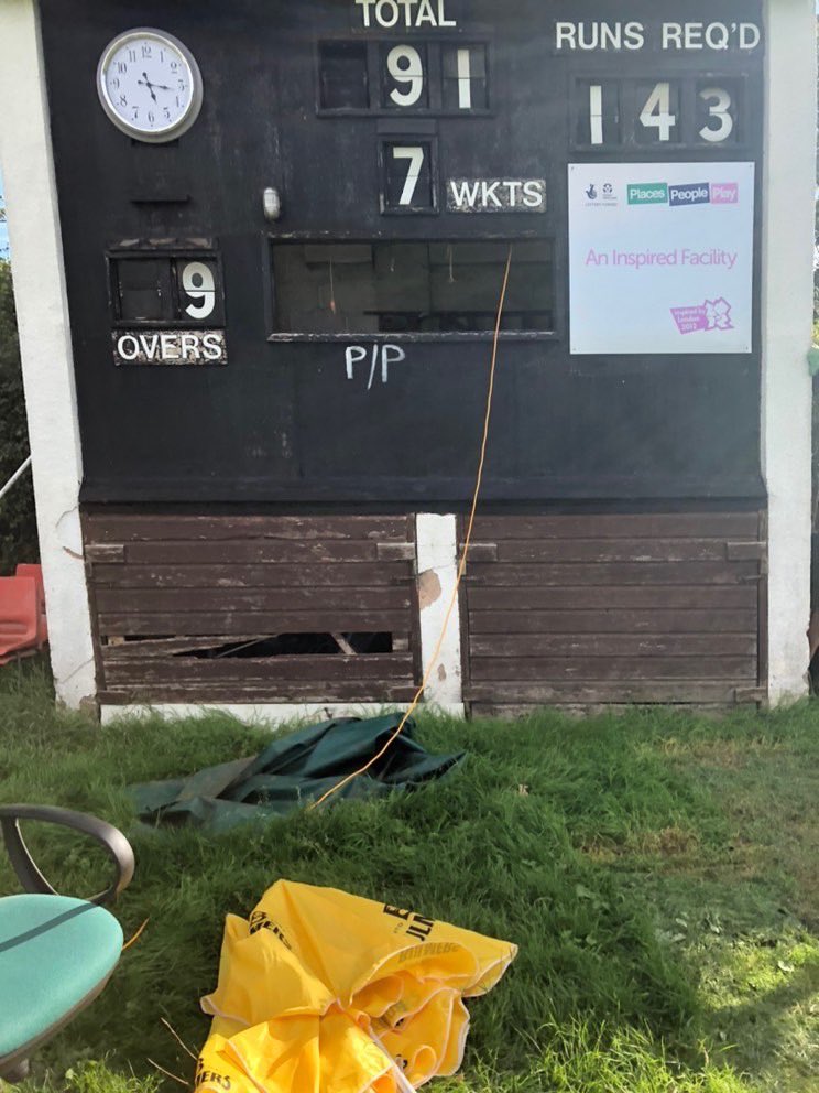 ivybridgecc's tweet image. Scores on the doors.... 

1s are 74 for 4 from 20 overs. 
3s have Chudleigh 7 down who need 52 off 9. 

#gameo