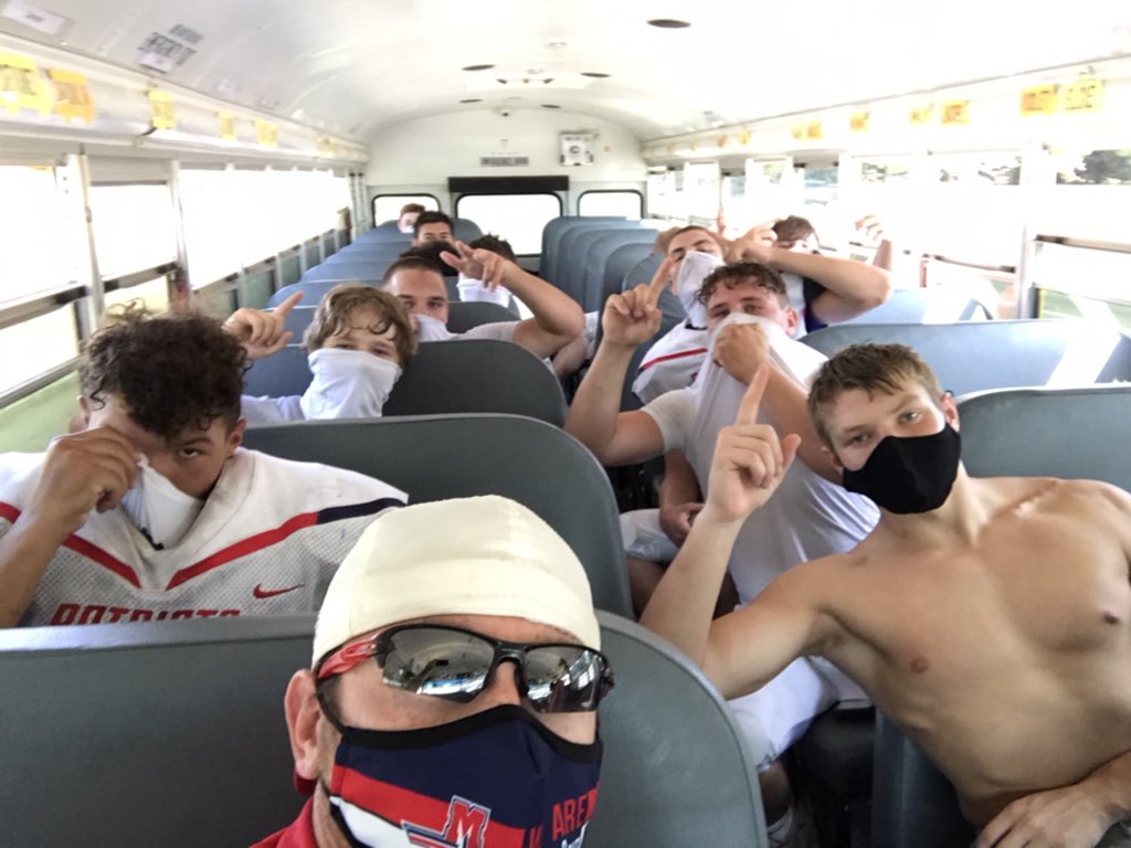 XLJeFe58's tweet image. JV traveled up 144th to MN and played a GREAT football game on both sides. Defense was lights out and offense got it rolling when they needed to, W 37-6 #FlyinRound #HavinFun #BeatTheStangs @MSHSactivities @MSouthFootball @MsPatriots