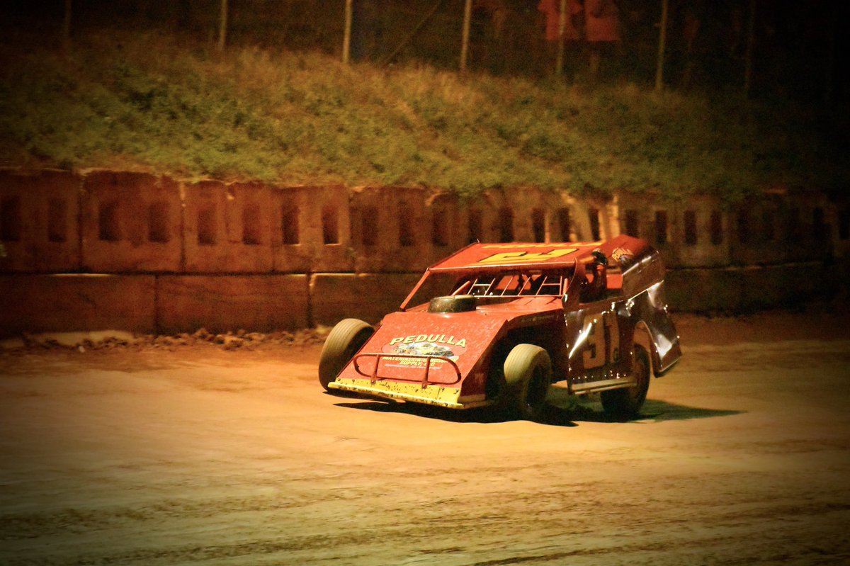 ZgPhotographyNC's tweet photo. @PedullaRacing wins the Mid-East Modified Main at Carolina Speedway (9/4/20) #dirttrack #modifieds #mideastmodified #motorsports https://t.co/J58XV4Ju5z