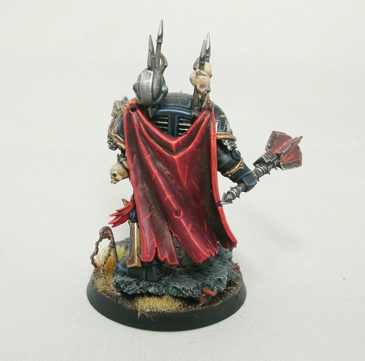 army_painter's tweet photo. Some pics of my blacklegion terminator sergeant. Complete with greenstuff cloak. He has been dusted off and put in my cabinet. One day I will get back to the black legion.

#choas #blacklegion #terminators #warhammerconversions #warhammercommunity #warhammer40k #40k #warhammer https://t.co/EujhJCiQAd