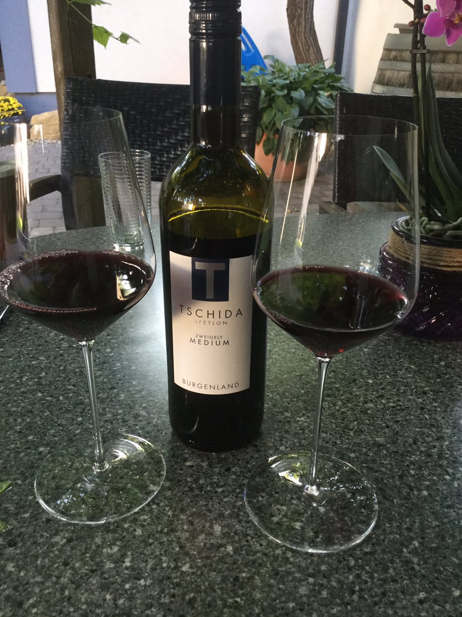 eigenwijze39's tweet photo. Just checked in #Tschida Wine estate near Hungarian border for some days. Good you’ve enjoyed your lunch..it looks good and a service you appreciated.@ https://t.co/Ygkzeyxr1o