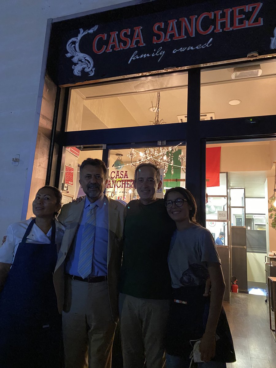 cgarciadealba's tweet photo. Faccio sentiti complimenti Elizabeth&Lorenzo e loro bravissima figlia Valeria.Questa famiglia italo-messicana ha messo su #CASASANCHEZ a @Roma con tanto lavoro&talento!Si mangia cibo messicano straordinario,fresco &autentico.Grande qualità e servizio ottimo. Lo consiglio davvero! https://t.co/b4JvbFl1OD