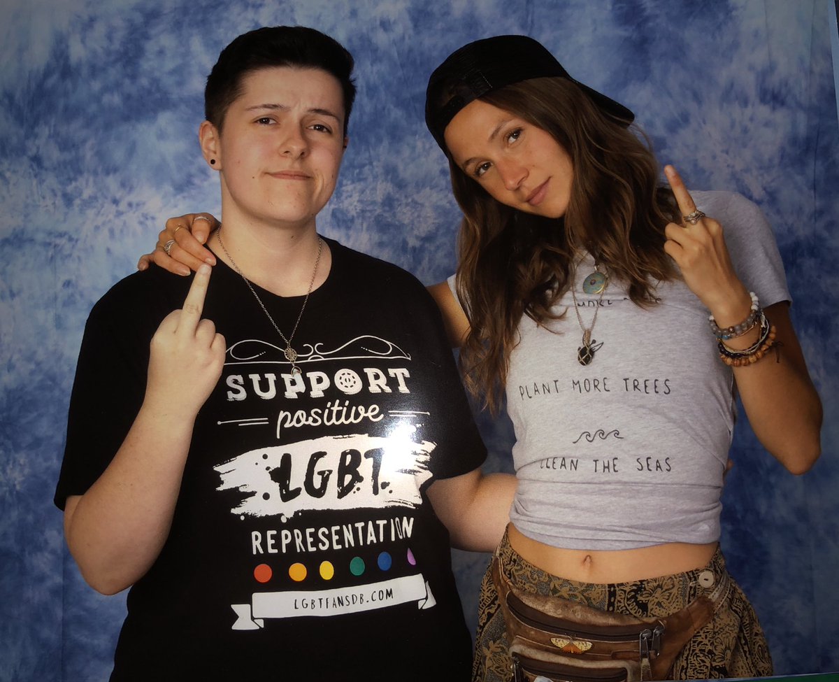 lillylouks's tweet photo. can someone take me back to this con plzzz... I miss the earpers๐ญ #earpercon #wynnonaearp https://t.co/HpnxvhGIkM