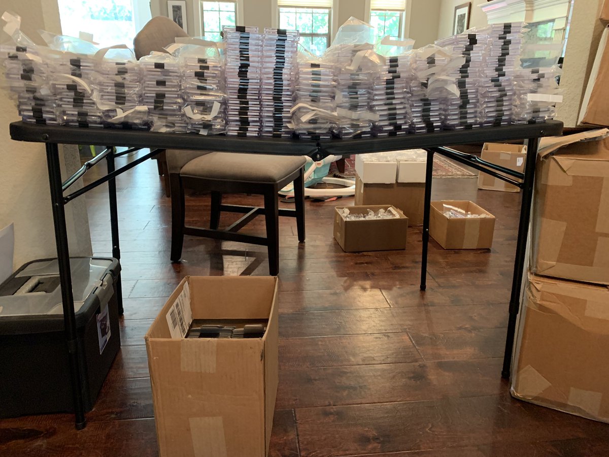 CentertonCards's tweet photo. This table has seen better days. #toppsproject2020 #processingday https://t.co/HJa2thfEZ9
