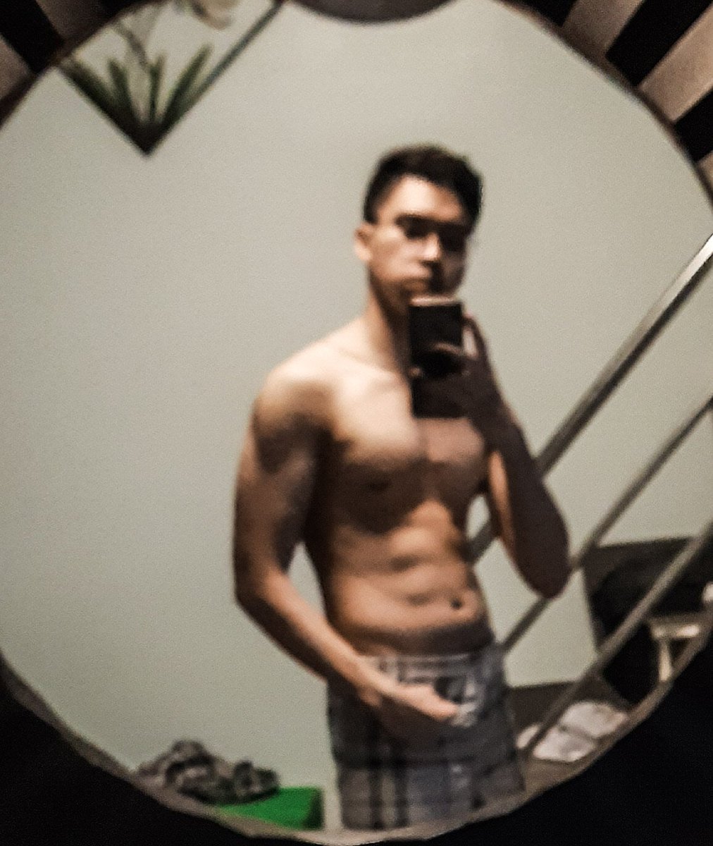JClimarc12's tweet photo. Nangangayayat na ako kakapuyat 🤦‍♂️ https://t.co/ENxQg2MyHa