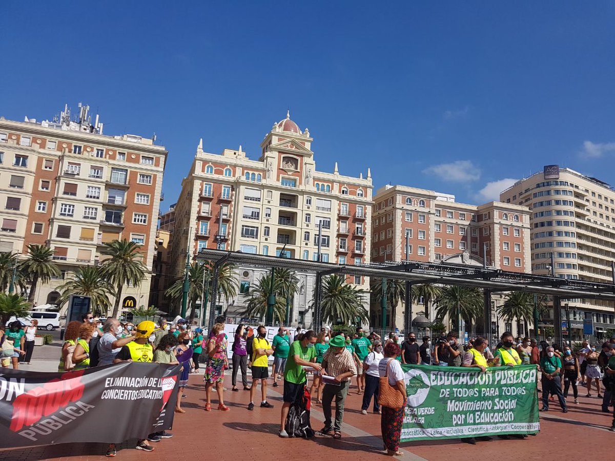 MVerdeAndaluza's tweet photo. La 🌊 💚 sube! Hoy en las 8 provincias por una #VueltaSegura #BajadaDeRatiosYa, contrataciones, espacios, recursos...

Seguimos ✊💚#SinSeguridadNoVolvemos

#COVIDー19
Tiene que ser una oportunidad para fortalecer la Pública no para seguir deteriorándola. 

#5SPorVueltaSegura https://t.co/pdSiVby7oy