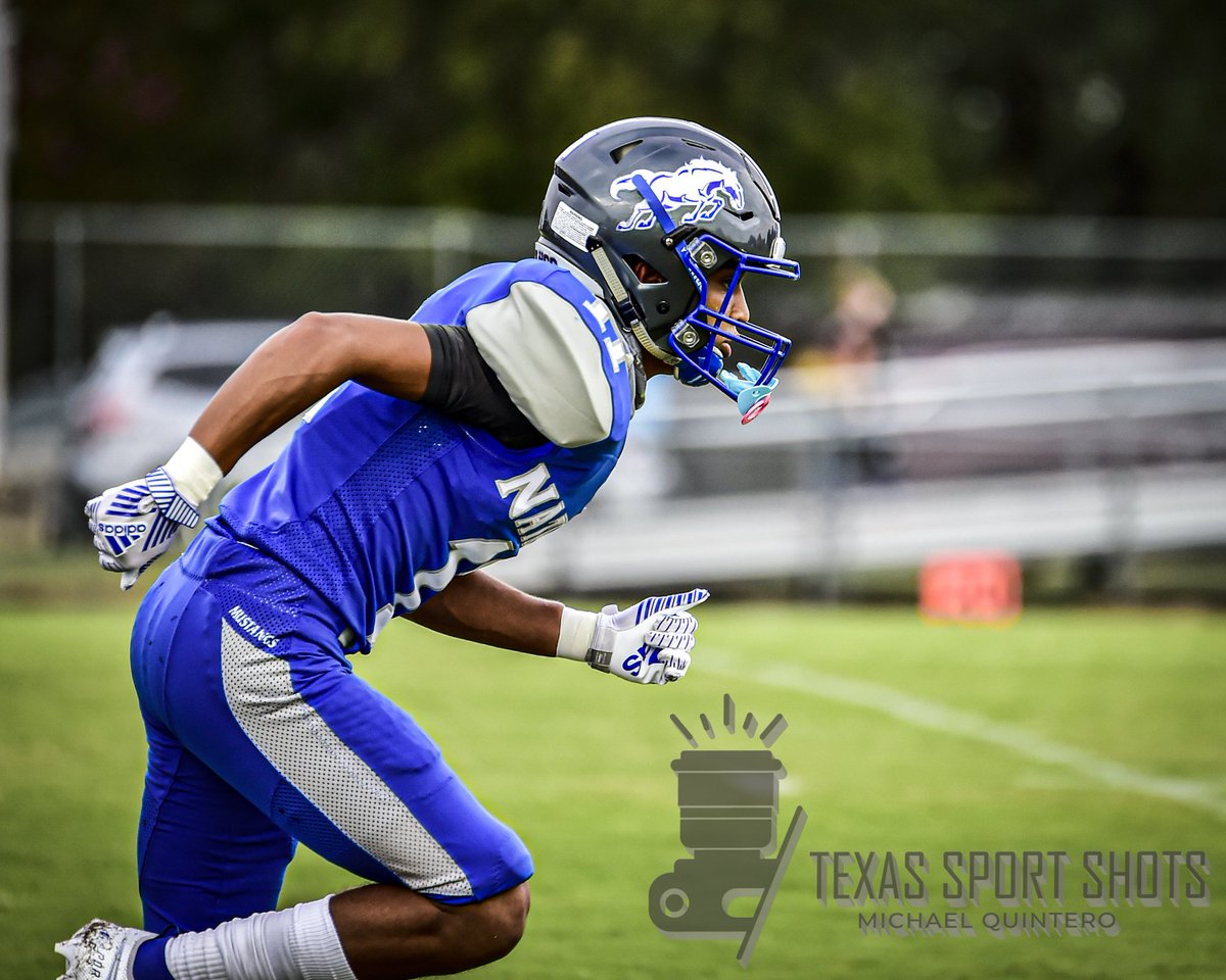 texassportshots's tweet photo. A little pre-game action. First up, @NataliaSports 🏈😤 @NataliaISD

Still working on galleries, just dropping some photos to get warmed up.

#txhsfb @RevengOfThe4th @arshots @TXHS_Football @TheOldCoach https://t.co/g9OaB4uUaA