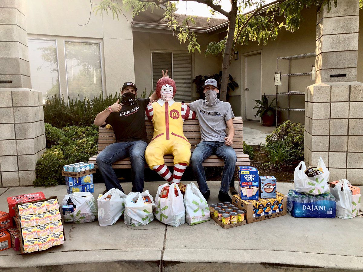 jeremydoss75's tweet photo. Morning raceday trip to the @RMHC of Madera. Even though we aren’t allowed to visit with anyone during Covid, we were able to bring them a truck full of non perishables and individually wrapped items. Looking forward to more visits especially when we can meet with the families! https://t.co/9IkyboVWUG