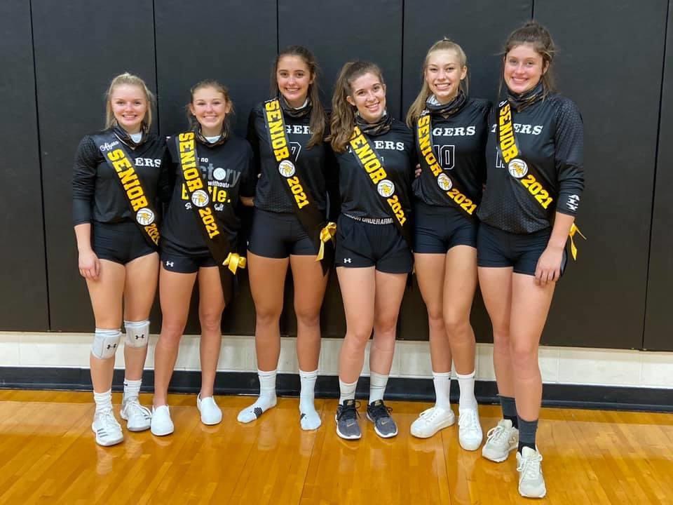 SealyVolleyball's tweet photo. Senior night was a success!! A clean sweep against Sweeny and even had all 6 seniors on the court together!! Thanks to everyone who made the night amazing! https://t.co/NzibqkInHn