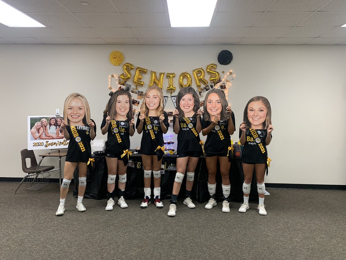 SealyVolleyball's tweet photo. Senior night was a success!! A clean sweep against Sweeny and even had all 6 seniors on the court together!! Thanks to everyone who made the night amazing! https://t.co/NzibqkInHn