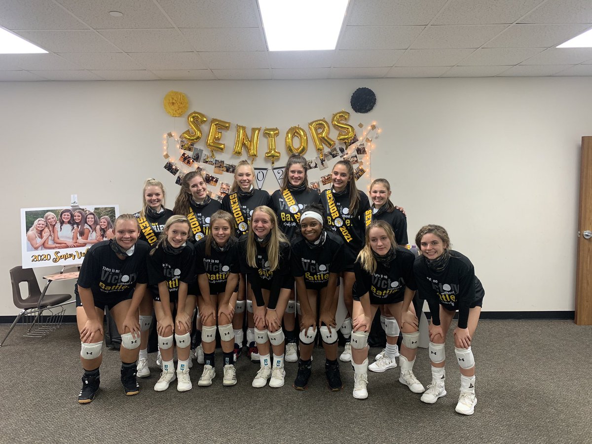 SealyVolleyball's tweet photo. Senior night was a success!! A clean sweep against Sweeny and even had all 6 seniors on the court together!! Thanks to everyone who made the night amazing! https://t.co/NzibqkInHn